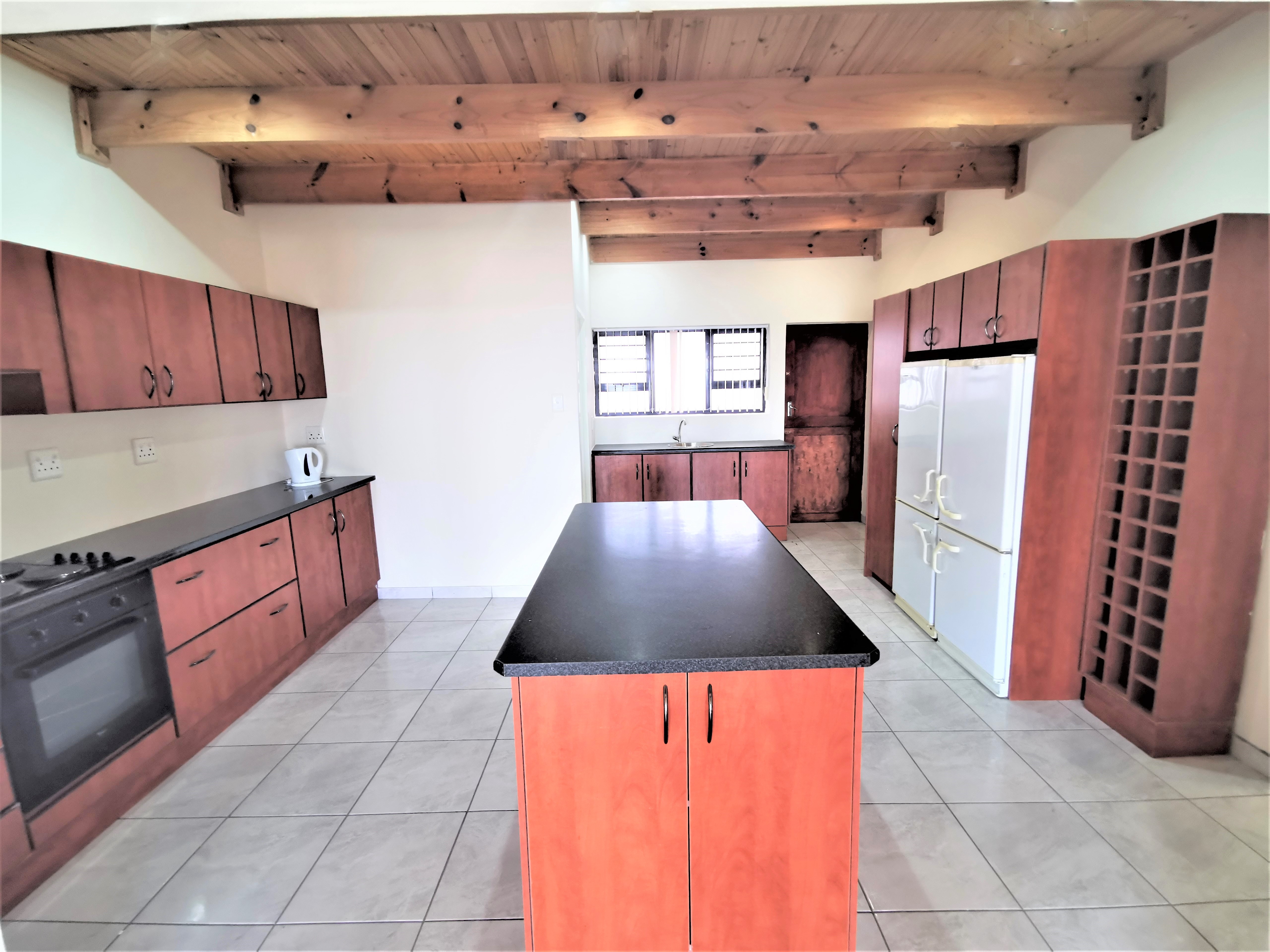 4 Bedroom Property for Sale in Mountainside Western Cape